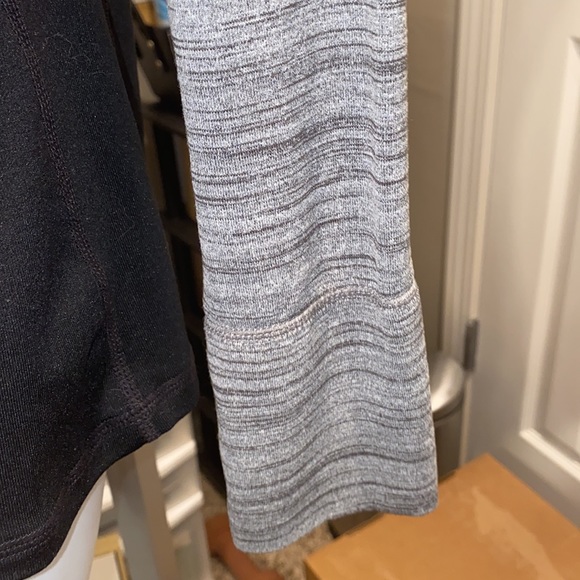 Women’s Athleta long sleeved black and grey pullover size S - Picture 9 of 10